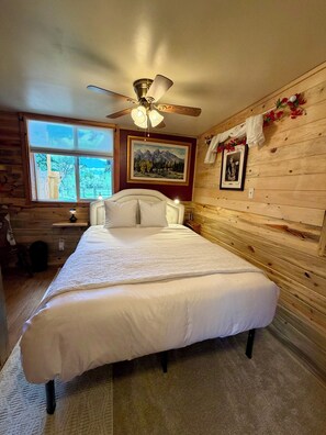 1 bedroom, WiFi, bed sheets - Cody Bunkhouse (Cody)