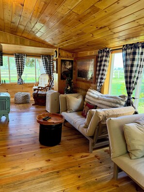 Living area - Cody Bunkhouse (Cody)