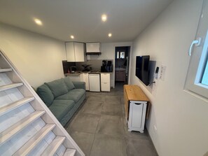 Living area - Quiet studio apartment (Aspremont)