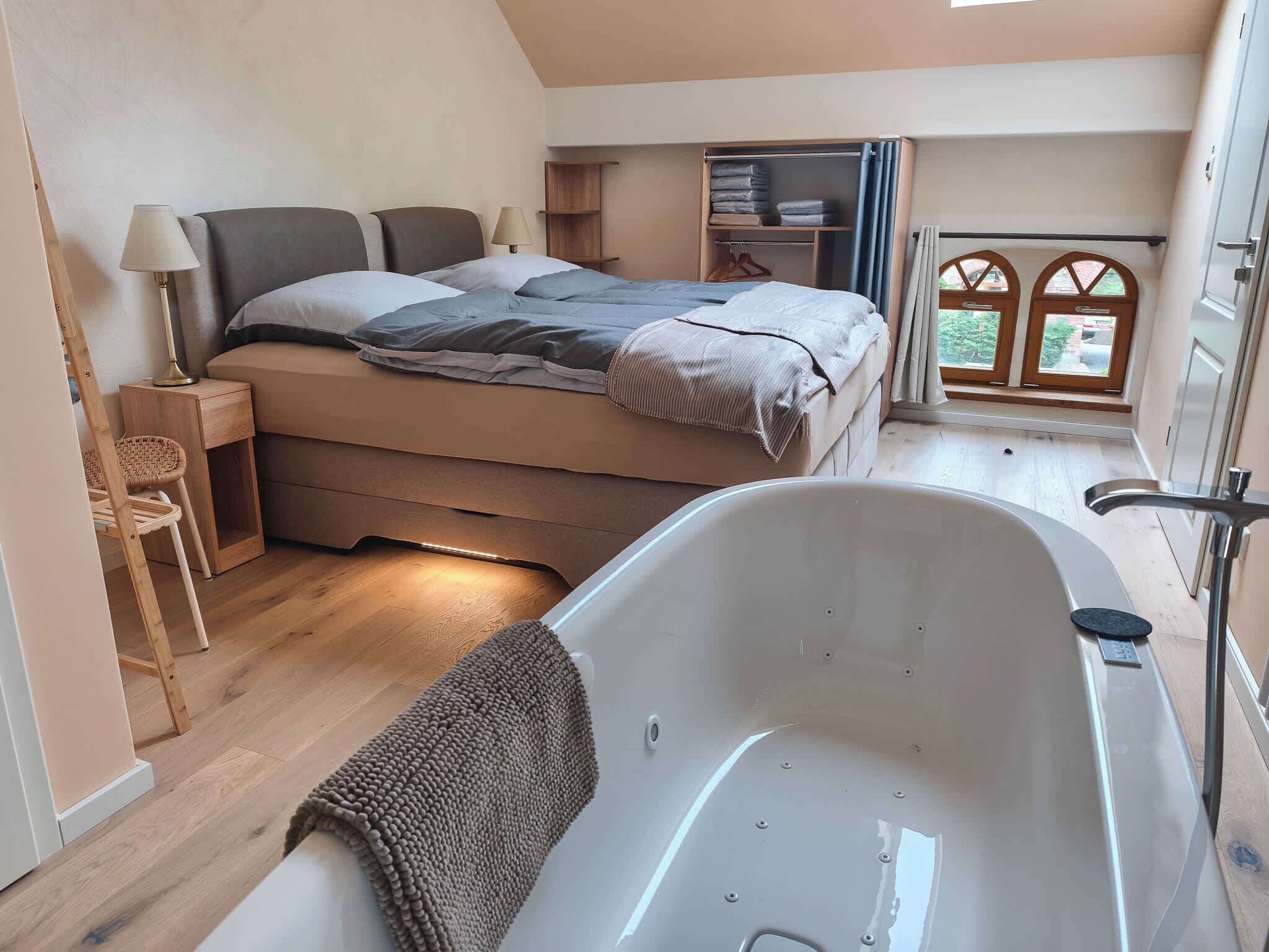 2 habitaciones, tabla de planchar con plancha, cuna de viaje y wifi 