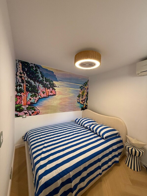 Iron/ironing board, internet, bed sheets