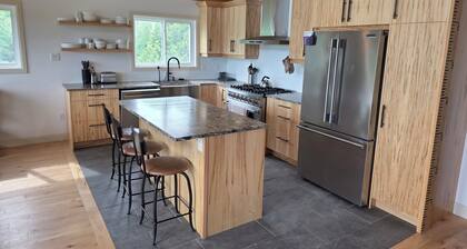 Modern Country Retreat in Tehkummah | 3 Bedrooms | Peaceful Manitoulin Getaway