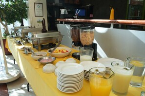 Dining - HOTEL MEDITERRANEO, located right in the heart of the city. Complimentary breakfast (Tulancingo)