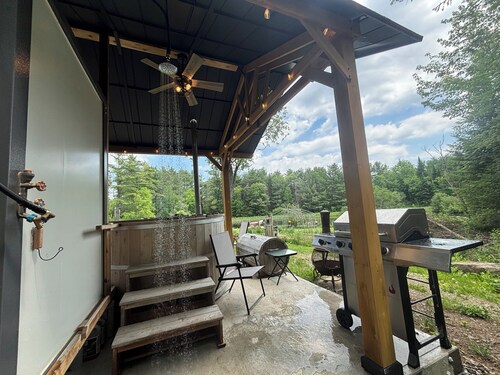Forested Tiny Home Retreat | wood fired Hot Tub | indr/outdr Shower | Rail Trail
