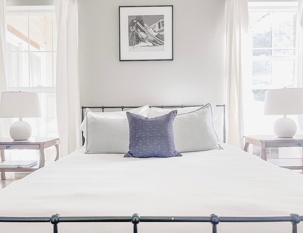2 bedrooms, iron/ironing board, WiFi, bed sheets
