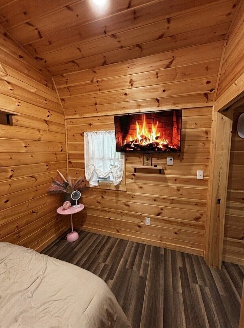 Travel cot, WiFi, bed sheets