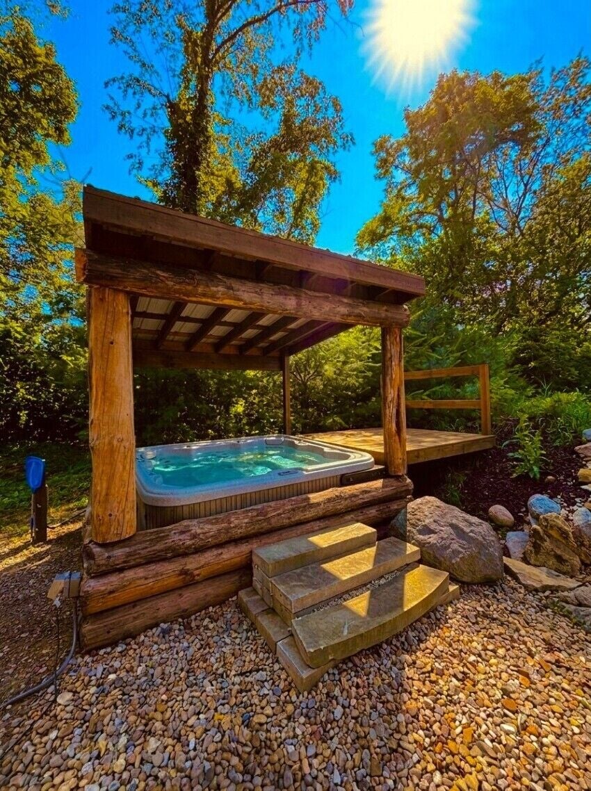 Outdoor spa tub