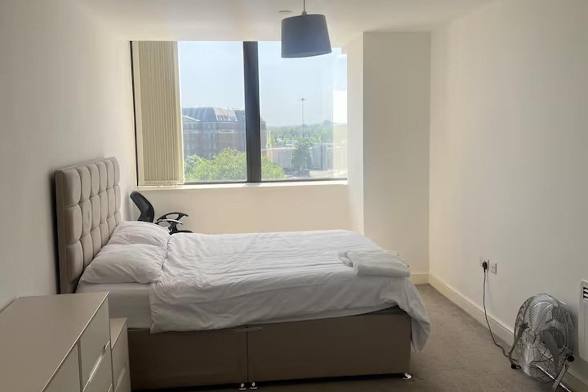 1 dormitorio, tabla de planchar con plancha, wifi gratis y ropa de cama
