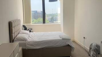 1 dormitorio, tabla de planchar con plancha, wifi gratis y ropa de cama