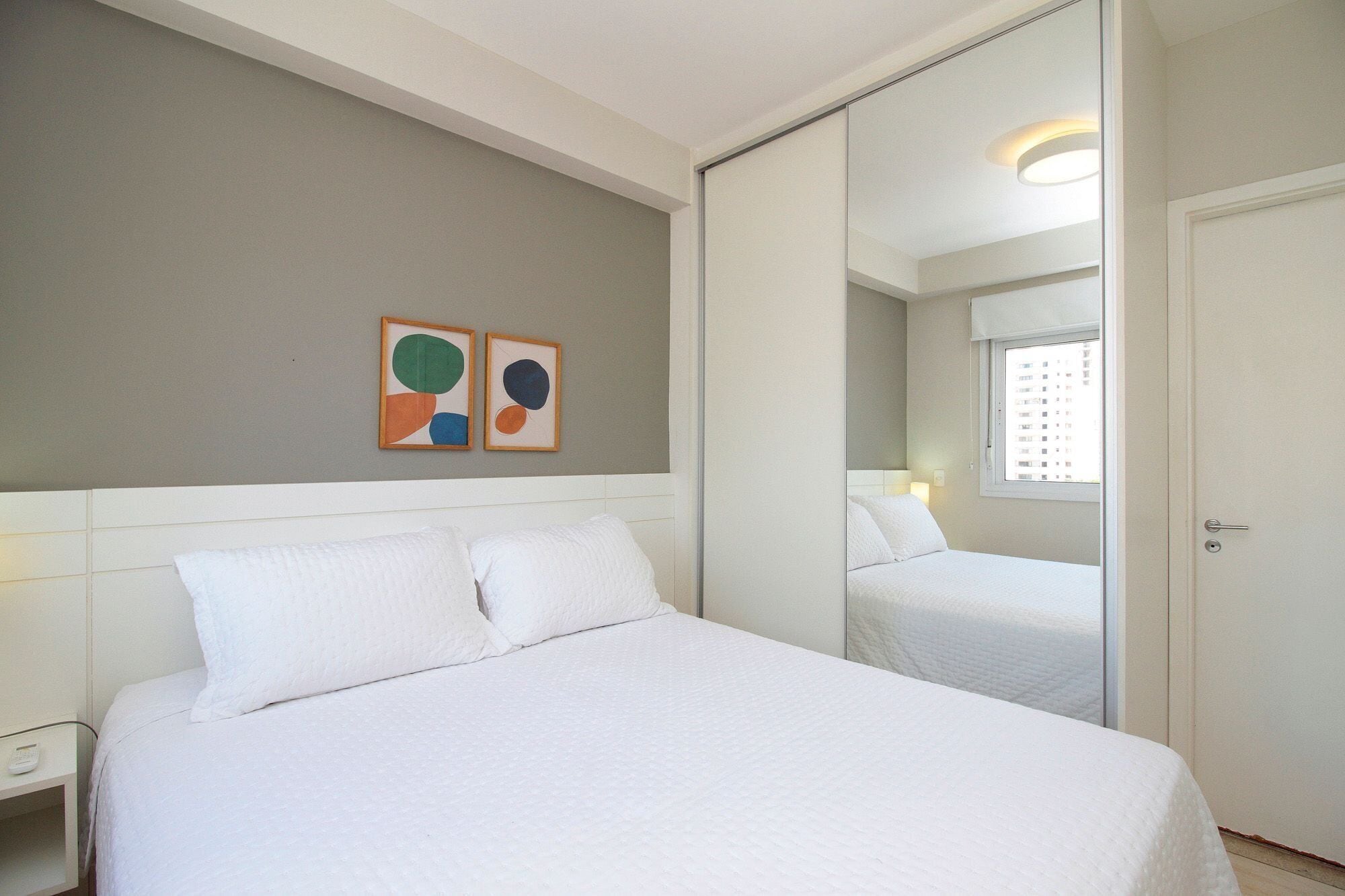 Appartement Confort | Bureau, espace de travail pour ordinateur portable, rideaux occultants