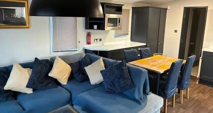 Cabin Sleeps 6 With Pets