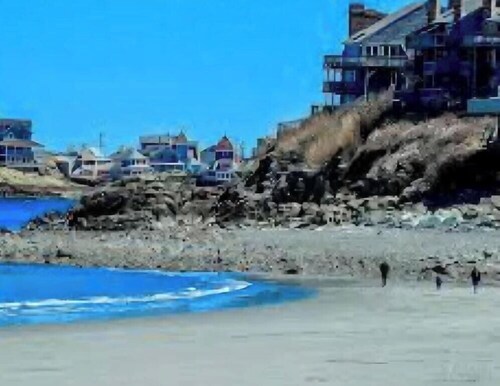 Sleeps 5-6 - across from Nantasket Beach