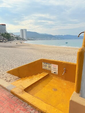 Beach - 4-bedroom family condo with 8 pools and a private beach (Puerto Vallarta)