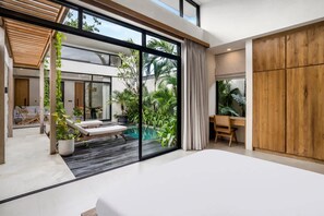 Escritorio, wifi gratis y ropa de cama 