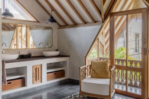 Bathroom - Architectural 2 bedroom Pool Villa Berawa (Kecamatan Kuta Utara)