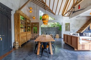 Outdoor dining - Architectural 2 bedroom Pool Villa Berawa (Kecamatan Kuta Utara)