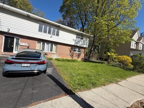 Exterior - Cozy 1 bedroom apt! Prime location! King & Full bed! Sleeps 4! 2 smart TVs!  (Albany)