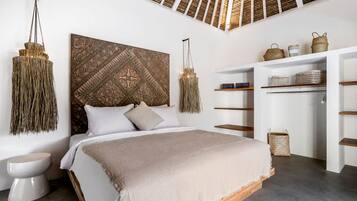 Desk, travel crib, free WiFi, bed sheets