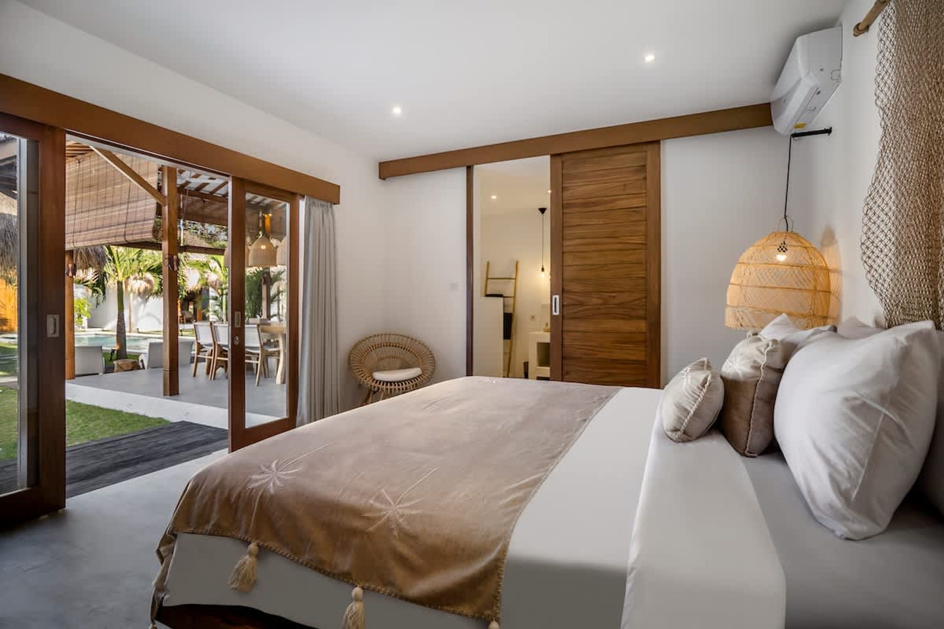 Escrivaninha, berço de viagem, Wi-Fi de cortesia, roupa de cama