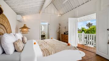 Iron/ironing board, travel crib, free WiFi, bed sheets