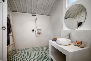 Bathroom - Modern 5 BR Villa in the heart of Seminyak (Kecamatan Kuta)