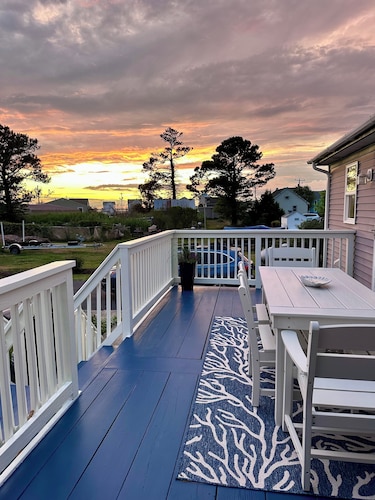 Coastal Cottage Escape with Sunset Views, Near Beach, Bay & Wildlife Refuge