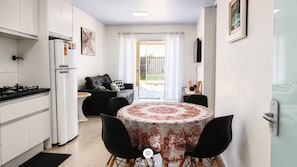 Comfort House, 2 Bedrooms, Air conditioning, Courtyard View | Dining - Casa Conforto da Penha - Penha SC - (Penha)