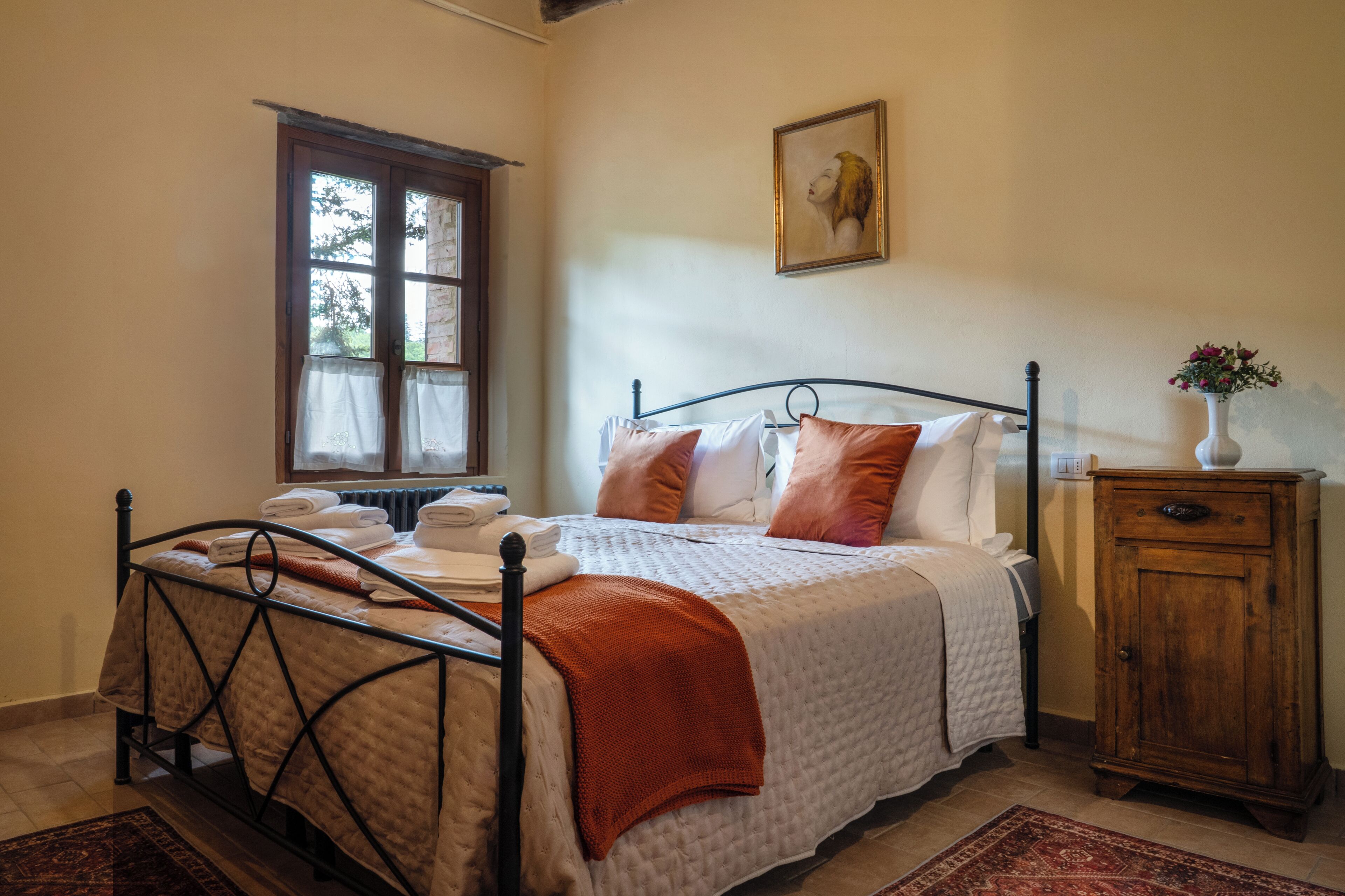 Pino | Premium bedding, individually decorated, individually furnished
