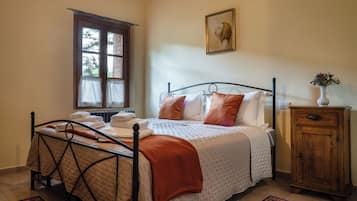 Pino | Premium bedding, individually decorated, individually furnished