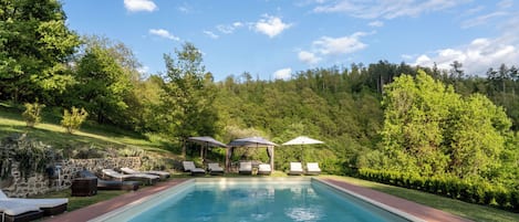 2 outdoor pools
