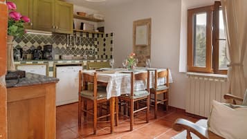 Ortensia | Private kitchen | Espresso maker, coffee/tea maker, electric kettle