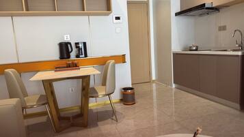 Deluxe Studio, River View | Interior