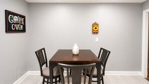 Dining - Charming 3-bedroom house with AC in peaceful East Point (East Point)