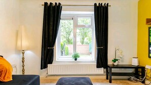 Unclassified image, 2 of 18, button - House Sleeps 8 With Garden and Parking (Wolverhampton)