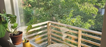 A lush, authentic setting surrounded by nature, yet close to both the city and the archipelago!