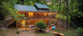 Secluded 2BD with a loft; Cabin w/ Hot Tub & River/Lake Access.  Free use of two kayaks and one stand-up paddleboard.
