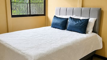 2 bedrooms, iron/ironing board, free WiFi, bed sheets