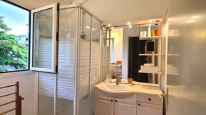 Bathroom - Vrbo Property (Petit-Bourg)
