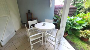 Outdoor dining - Vrbo Property (Petit-Bourg)