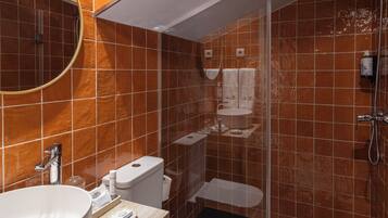 Comfort Double Room, River View | Bathroom | Free toiletries, towels