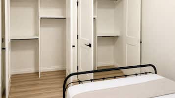 Suite | Laptop workspace, free WiFi
