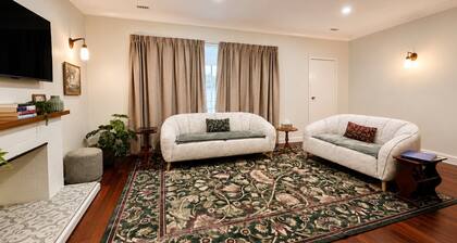 Casa Bella – Stylish Art Deco Retreat in the Heart of East Bunbury