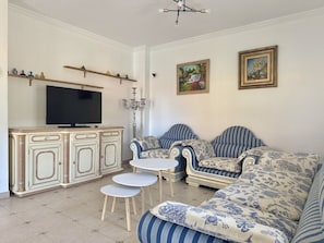 A living room with a sofa, armchairs, a TV, and a cabinet. - Amarena Apartment 20812 (Argoños)