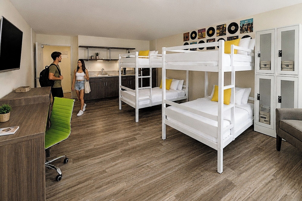 Bureau, espace de travail pour ordinateur portable