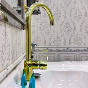 Deluxe Chalet, Mountain View | Bathroom | Separate tub and shower, towels, soap, shampoo - Aryaf Zone Resort (Abha)