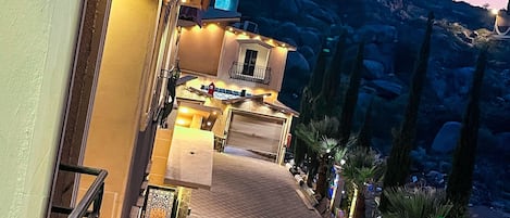 Chalet Deluxe, vue montagne | Enceinte de l’hébergement