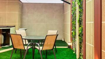 Deluxe Chalet, Mountain View | Outdoor dining