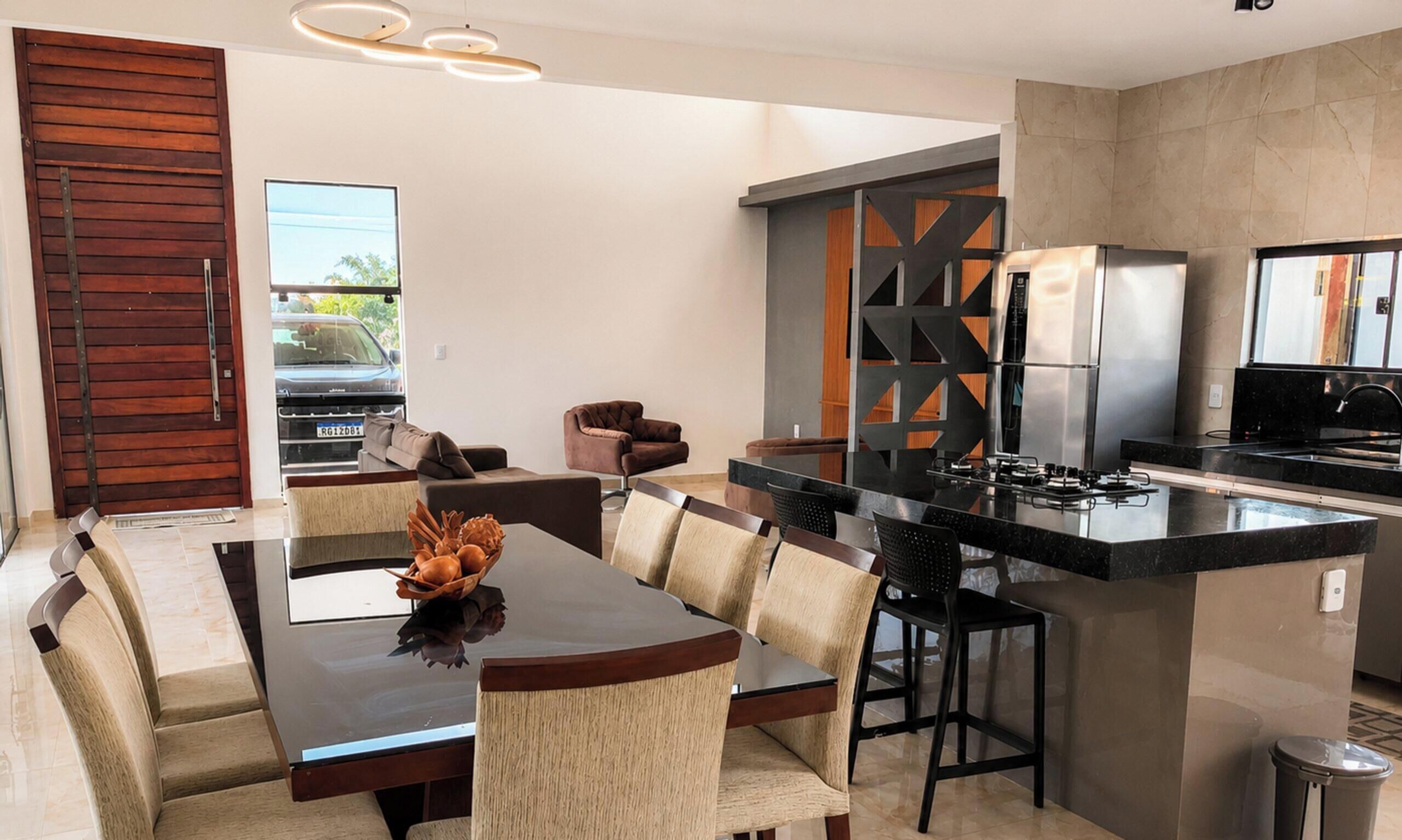 Casa premium, 4 quartos, acesso à piscina, vista para o pátio | Cozinha privada | Geladeira, micro-ondas, talheres/pratos/utensílios de cozinha