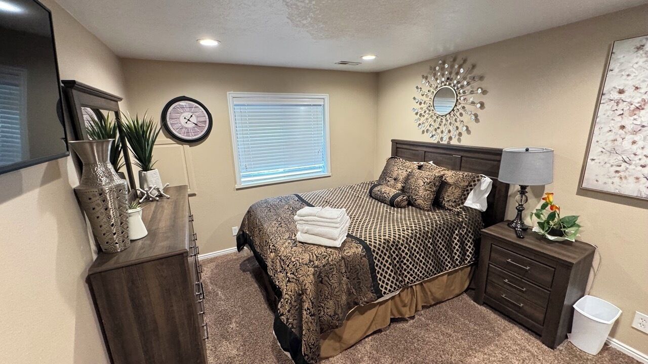 6 bedrooms, iron/ironing board, free WiFi, bed sheets