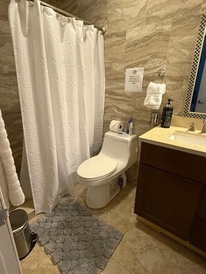 Bathroom - Creekside Retreat 3BR/3BA Near Universal & Epic (Orlando)